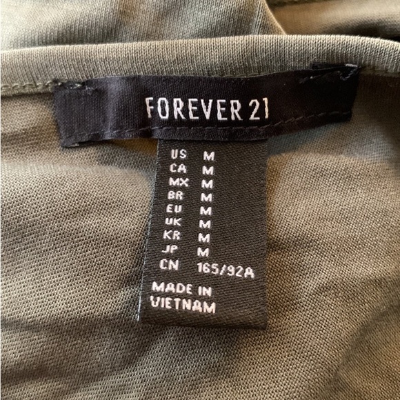 Forever, 21 Blouse open back sleeveless olive green slit hem women’s Medium - Picture 8 of 11
